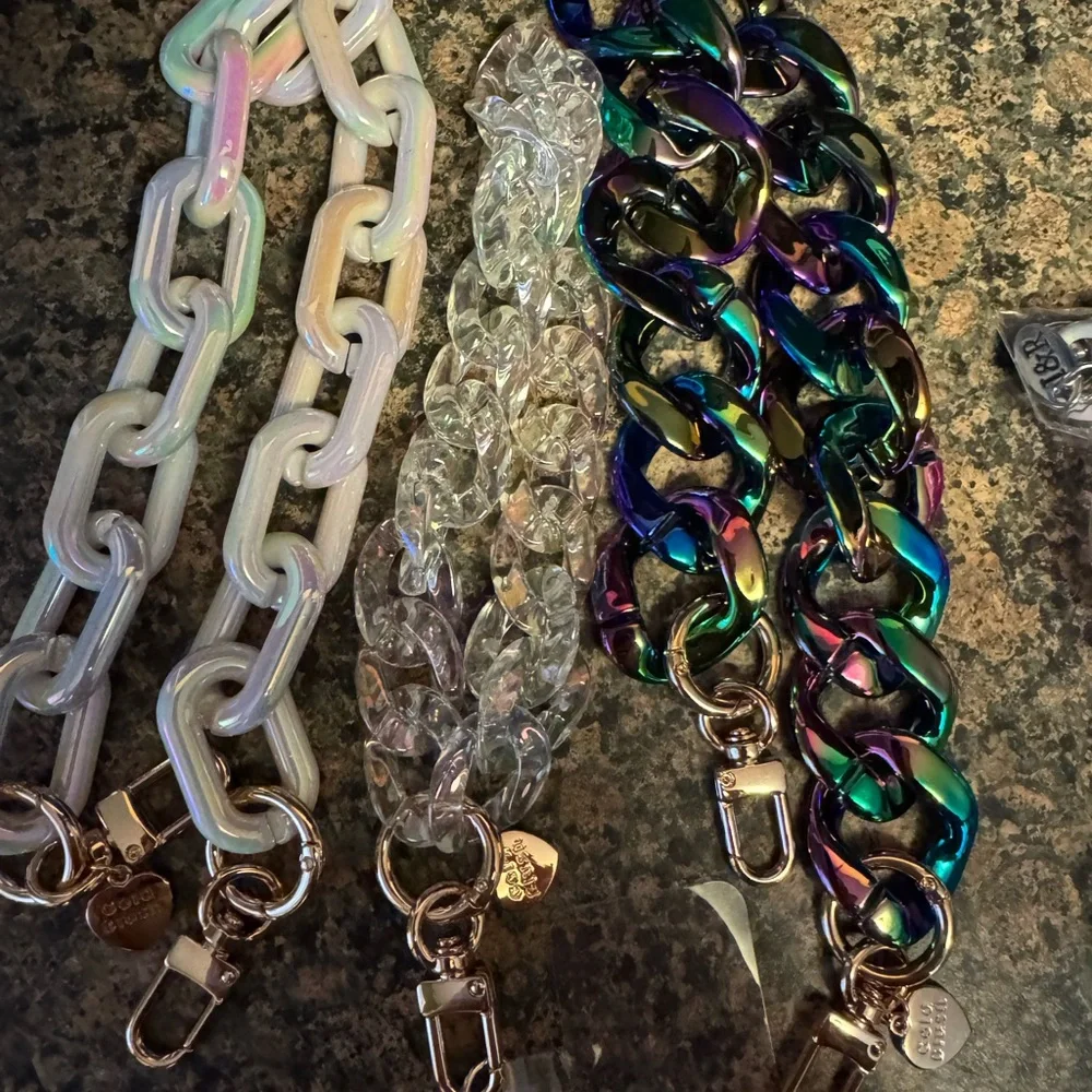 Gold blush bag chains and a phone chain - Picture 2 of 2